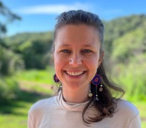 09_05_About us-Eve Davidian_red